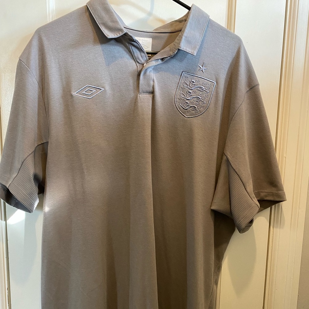 Men’s XL Umbro Beige England collared shirt